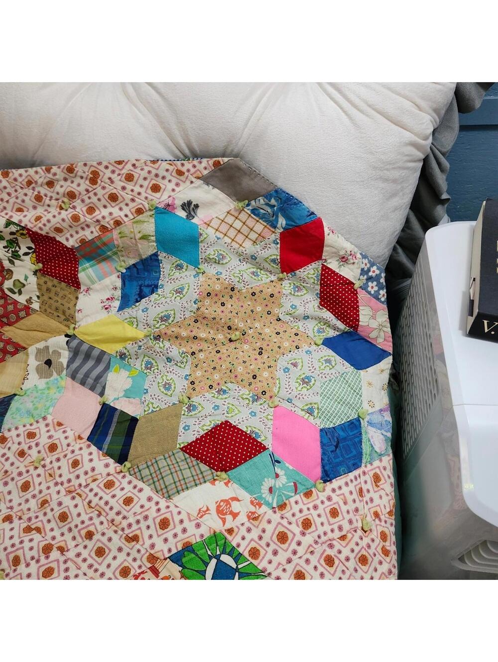 Handmade Patchwork Quilt Vintage Starburst Pattern Colorful Throw Blanket 62x88 - Picture 9 of 9